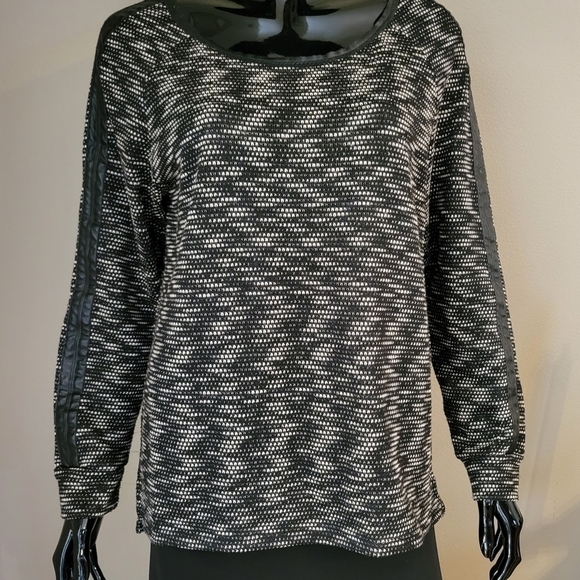 Two by Vince Camuto top - Picture 1 of 6